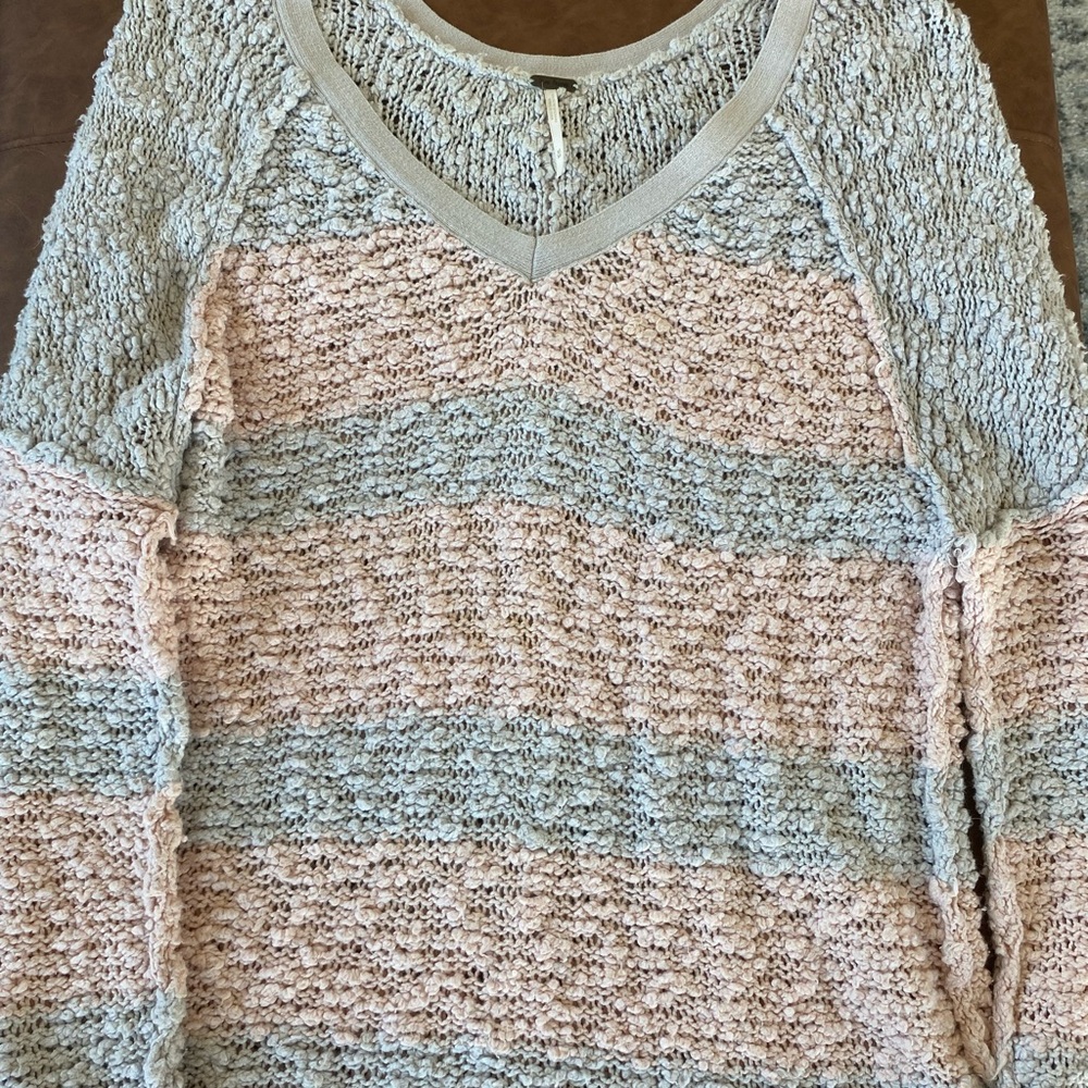 Women’s Oversized Free People Sweater - Picture 2 of 4